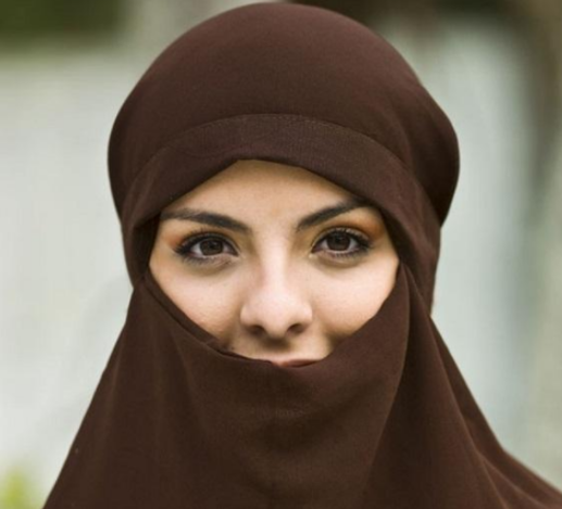 伊朗女人不戴头巾后果(伊朗女人露个头发都犯法吗)
