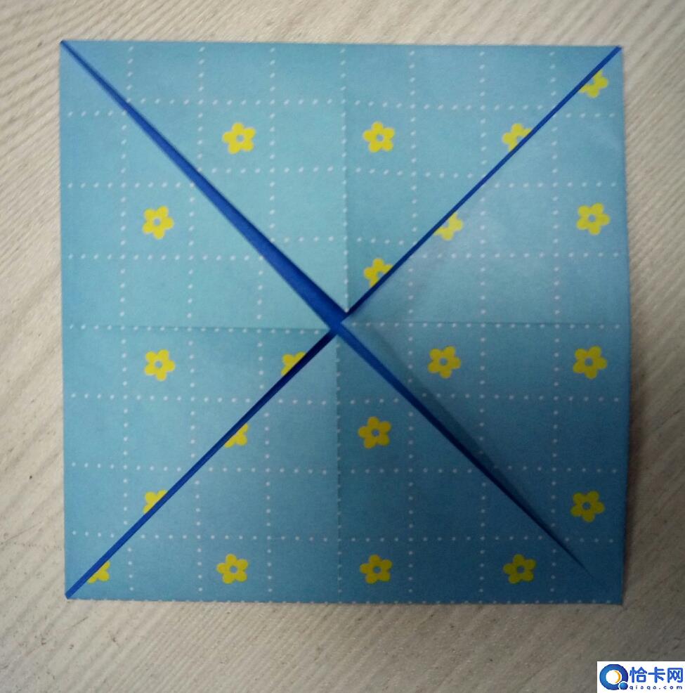 正方形盒子折叠方法简单(正方形盒子折叠方法)
