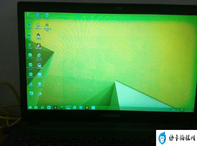 电脑屏幕设置淡绿色(如何将电脑屏幕背景色设置为淡绿色)