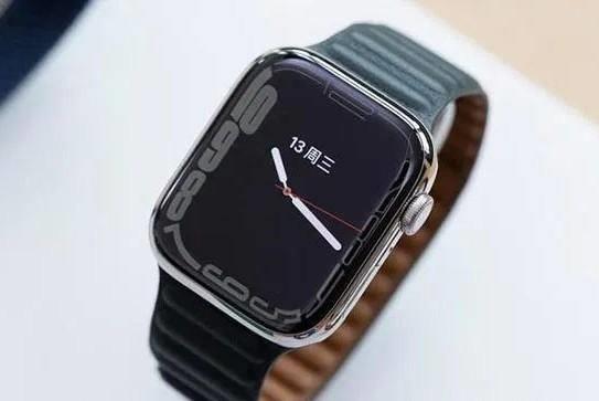 三星手表和苹果手表哪个好用(关于三星手表和苹果手表功能对比)