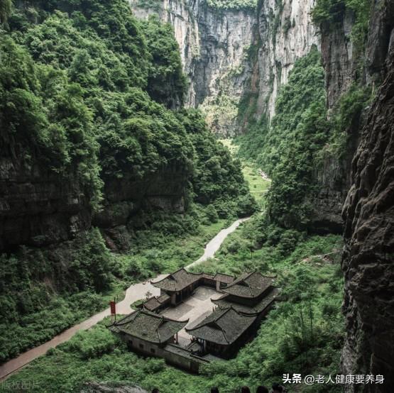 国内老年人旅游景点推荐(适合老年人旅游的地方有哪些)