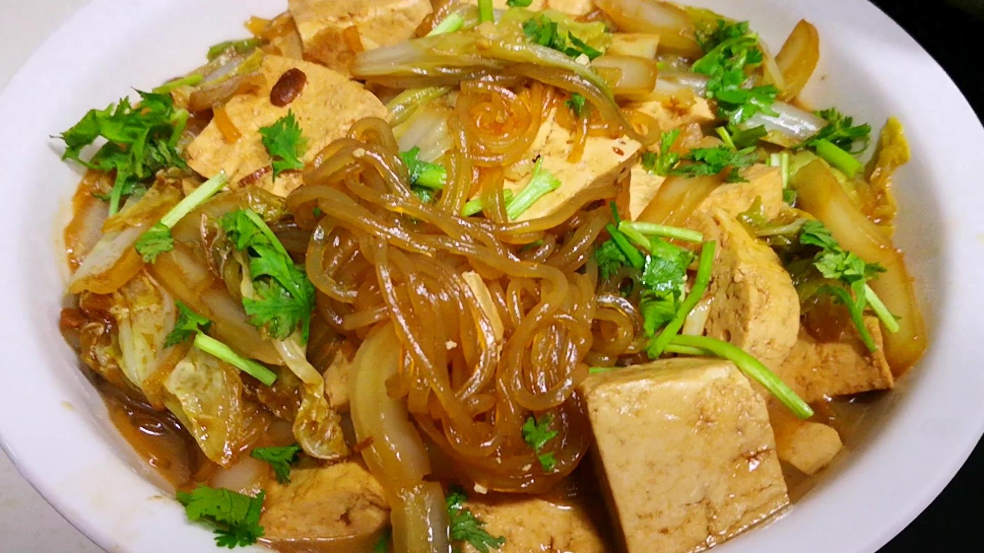 白菜炖豆腐粉条的家常做法(白菜豆腐粉条图片大全)-华夏美食网