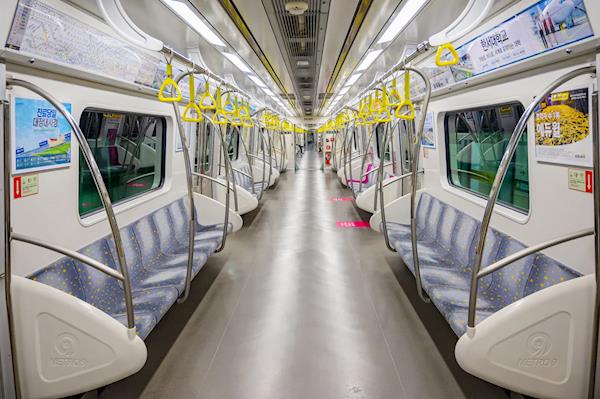 今日起北京地铁试点非高峰时段“运快递”，全国首例！
