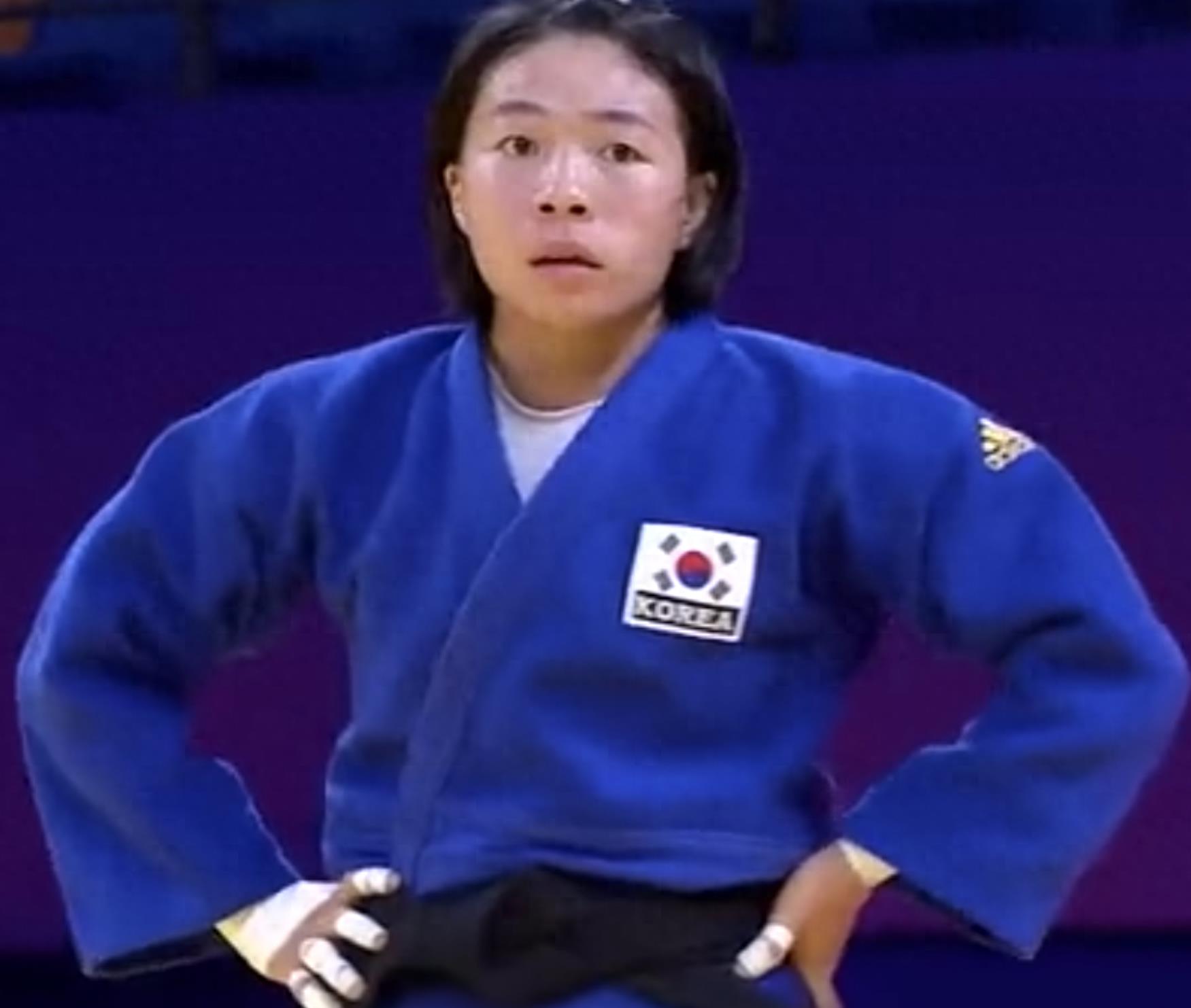 热搜第一！韩国女选手怒扇对手耳光被罚下，亚运最脏动作还抗议?