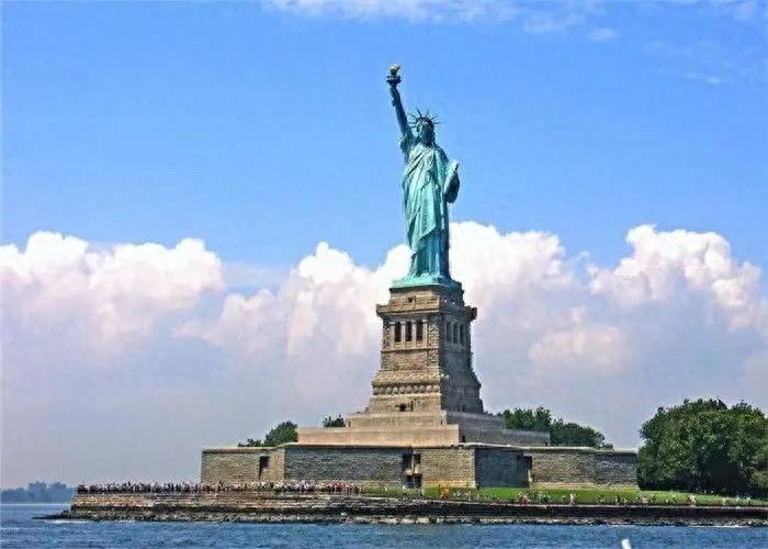自由女神像号称是美国的象征(自由女神像在哪个城市)