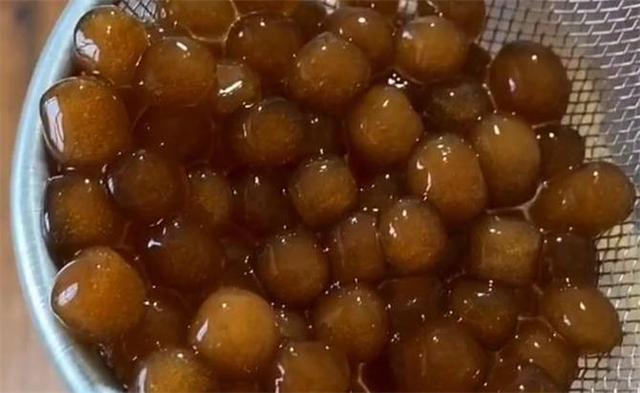 木薯粉怎么做珍珠(奶茶里珍珠的制作方法)-华夏美食网