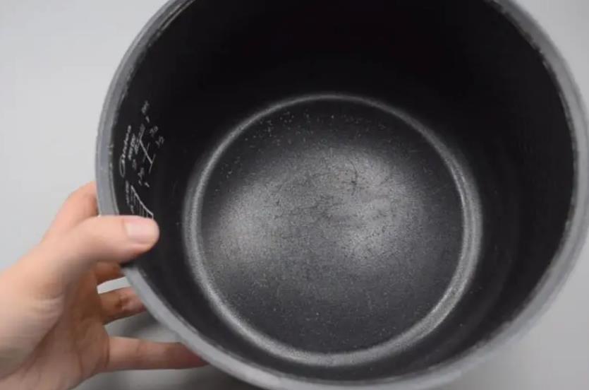 电饭锅内胆可以放煤气灶煮粥吗？对身体有害吗？
