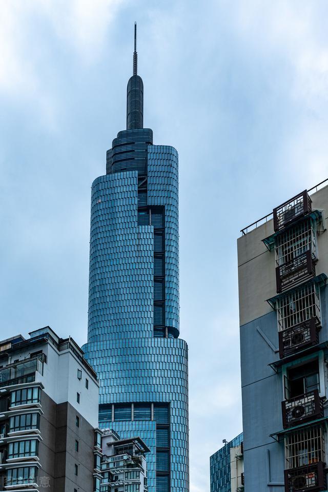 南京紫峰大厦多高多少米？有多少层？