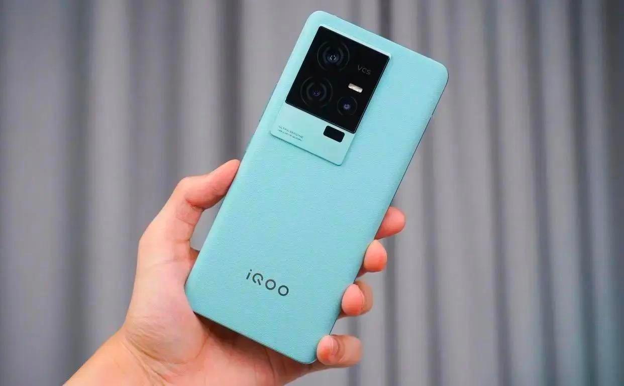 iQOO11S和iQOO11pro哪个好(2023年性价比高建议买的手机)