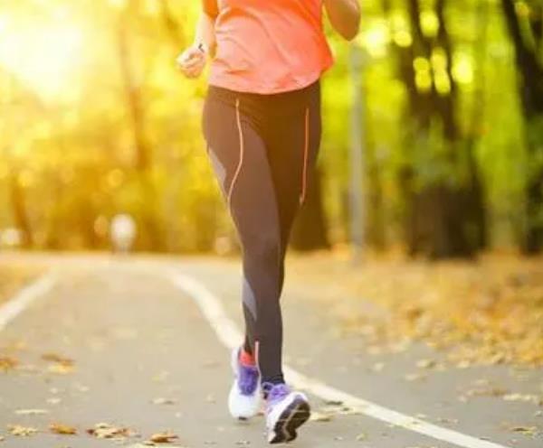 慢跑多久能达到减肥的效果(慢跑30分钟消耗多少卡路里)