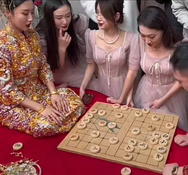 象棋高手王铁锤大婚!与老公远哥因棋结缘