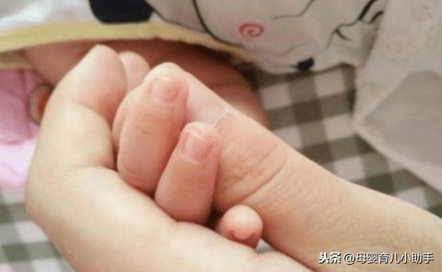 新生儿多久可以剪指甲(宝宝指甲宝妈剪错了伤的是宝宝的健康)