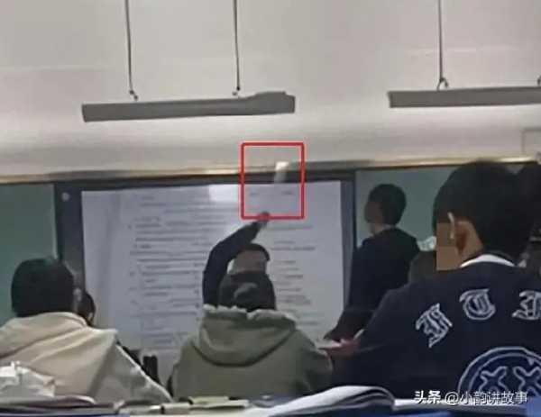 女教师用戒尺打学生手掌 学校回应