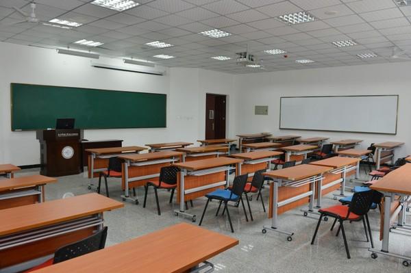 标准教室的长宽高(教室的长和宽大约多少米实际是多少)