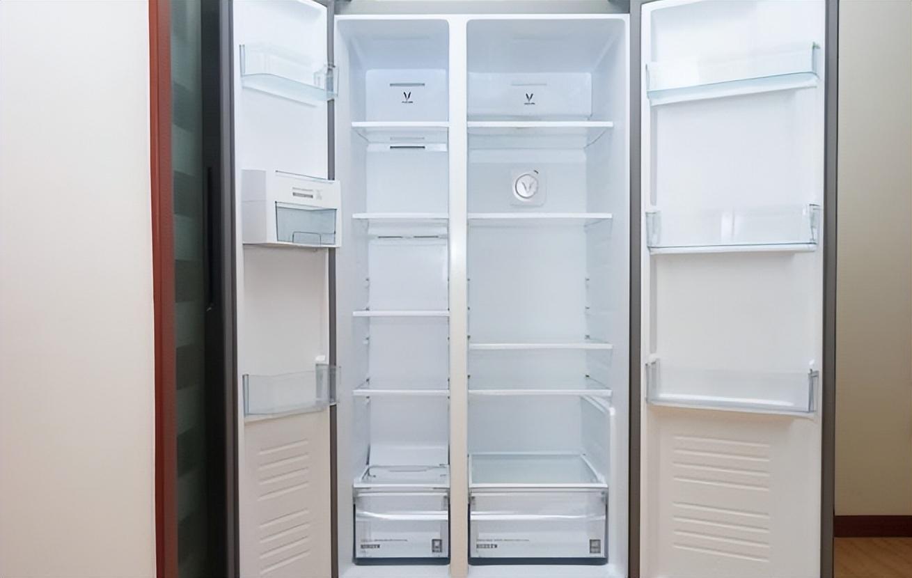 冰箱不停机有流水声是什么原因(冰箱两侧发热烫手是怎么回事)