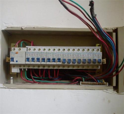 家用空开的接线方法步骤详解 空气开关卡槽安装方法图解