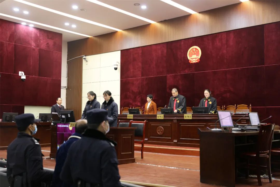 唐慧兄妹涉嫌寻衅滋事案二审,湖南唐慧兄妹被监视居住六个月当庭表示不认罪