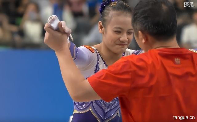 中国16岁体操天才少女创新高夺冠，体操锦标赛邱祺缘耀眼时刻高分强势夺冠