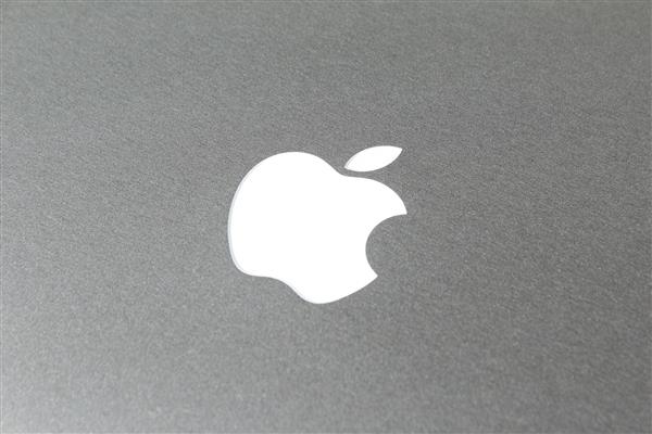 灵动岛还要再用两代：曝苹果屏下FaceID要等到iPhone18Pro