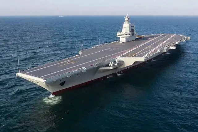 福建舰首航高清视频,中国首艘超级航母福建舰首次出海开始海试