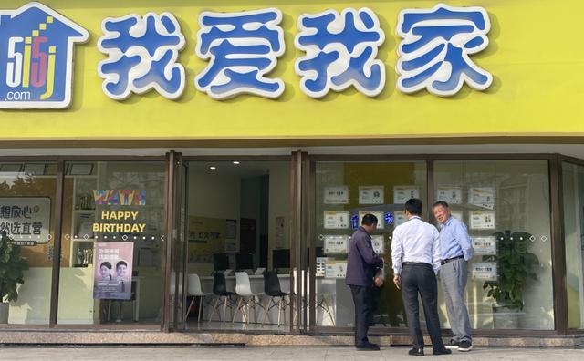 杭州取消限购 有卖方挂牌价涨30%,资本市场"涨"声相迎滨江服务收涨3.45%