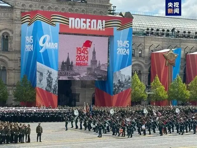 普京红场阅兵向前线俄军战士致敬,普京：西方试图二战真相妨碍习惯于在谎言上构建殖民主义政策的人