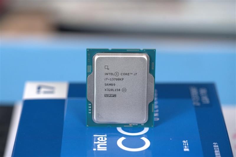 Intel平台磁盘随机性能遥遥领先！i7-13700KFVS. 锐龙77800X3D对比评测