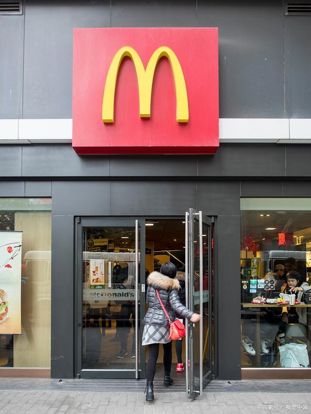 麦当劳被曝用过期食材 偷工减料,卧底麦当劳:过期食材换签"续命"