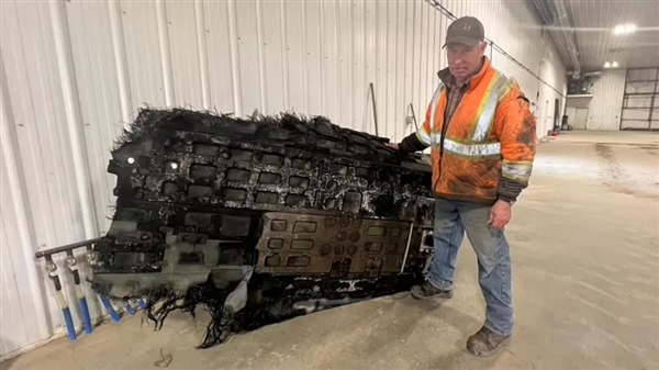 重约40公斤 加拿大农田惊现“太空垃圾”：疑为SpaceX龙飞船残骸