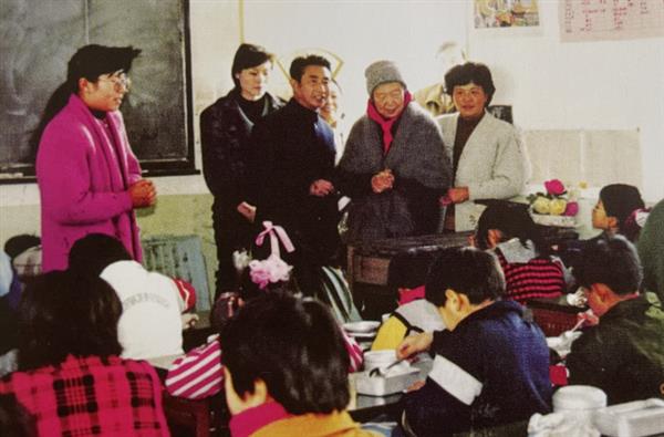 她60岁踏入营养学：终于让中国学生有了自己的营养午餐！