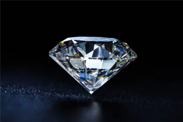 你结婚还会买钻石么?11万元买的钻石回收价不到2万元 人造钻石白送