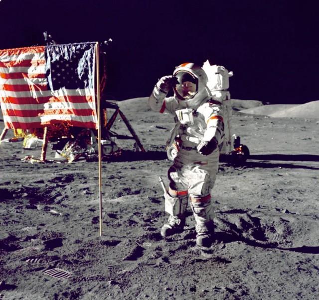 第一个登上月球的人是谁，推荐第一个登上月球的人是哪个国家的