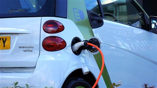 月新能源汽车零售预计达77万辆
