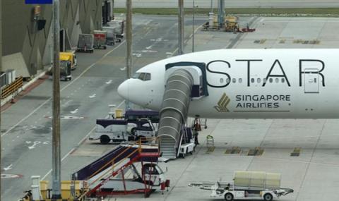 致1死数十人伤新加坡客机迫降事故报告发布：4.6秒突降54米