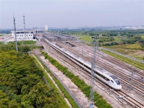 全国铁路6月15日实行新的列车运行图：京广高铁全线350km/h运营