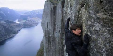挪威网红景点一男子坠崖身亡当地坚持不设防护栏安全自负