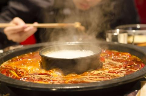 女子吃火锅舌头变黑网红店楠火锅回应：未使用亚硝酸盐-趣考网