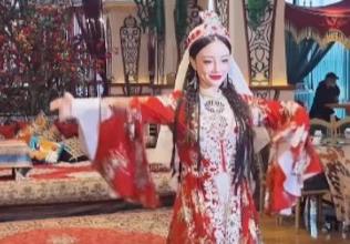 李小璐在新疆即兴跳新疆舞，带您了解具体情况