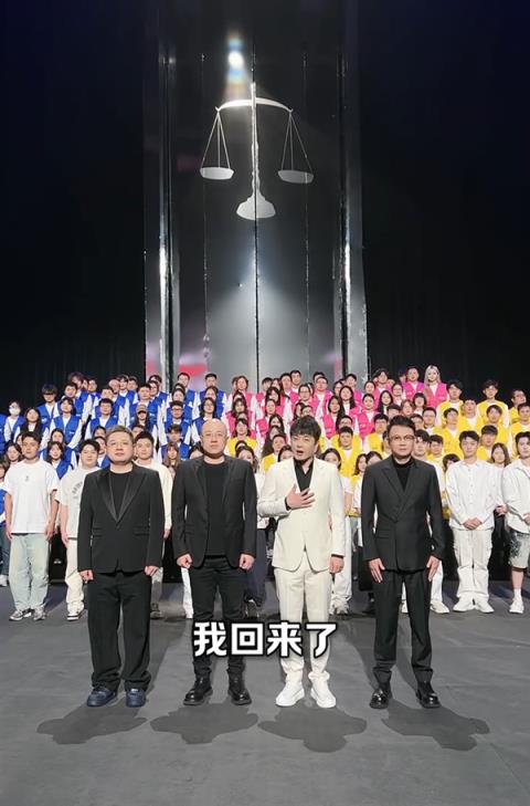 单膝跪地宣告回归网红主播辛巴：现在是直播电商至暗时刻-趣考网