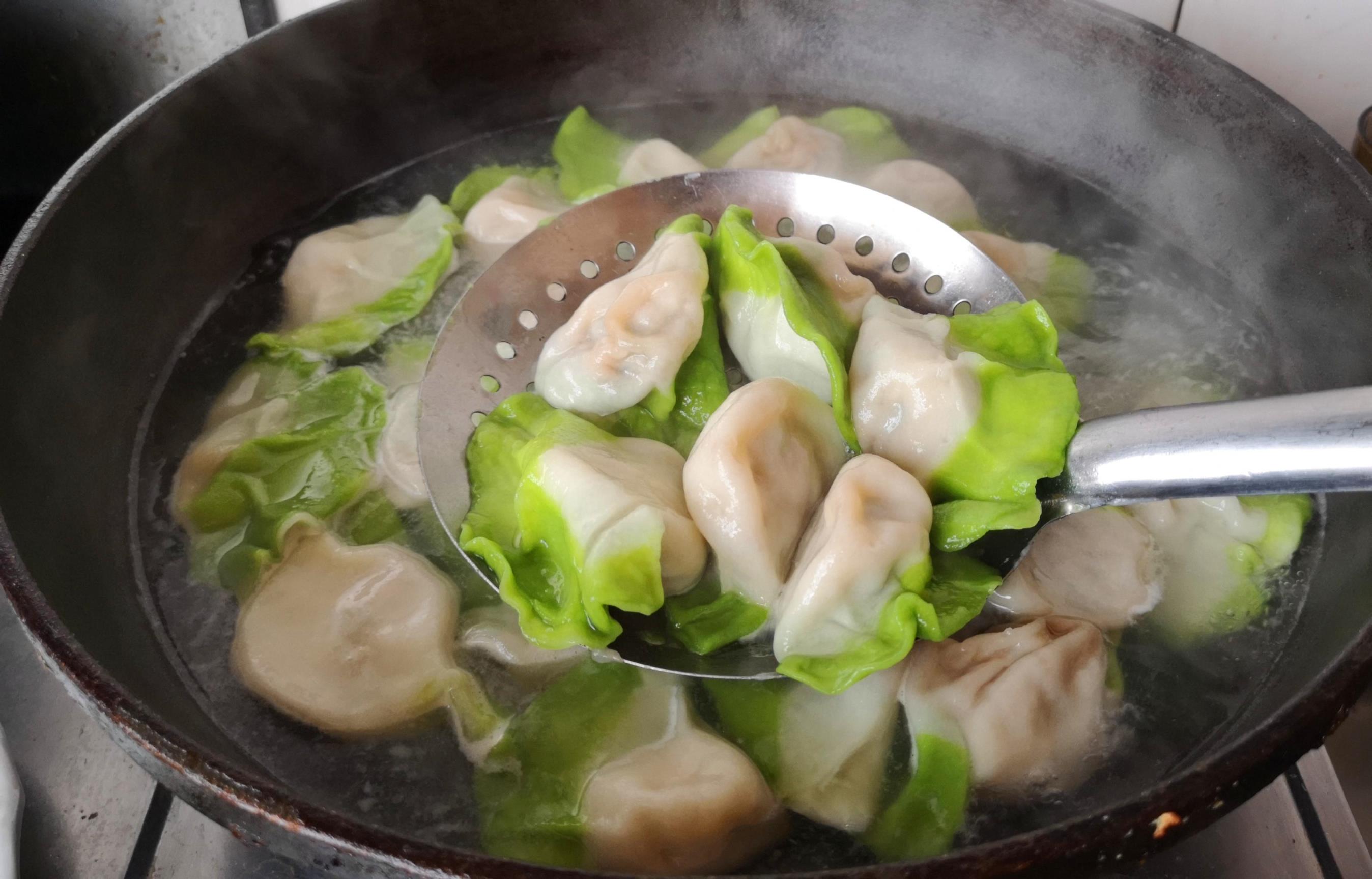 包饺子的方法 步骤有哪些，教你一个好吃又漂亮的饺子做法(图6)