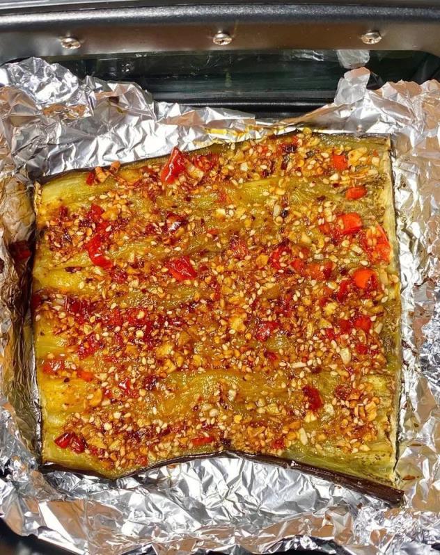 怎么做烧烤摊的茄子，烧烤摊必点的蒜末茄子(图3)
