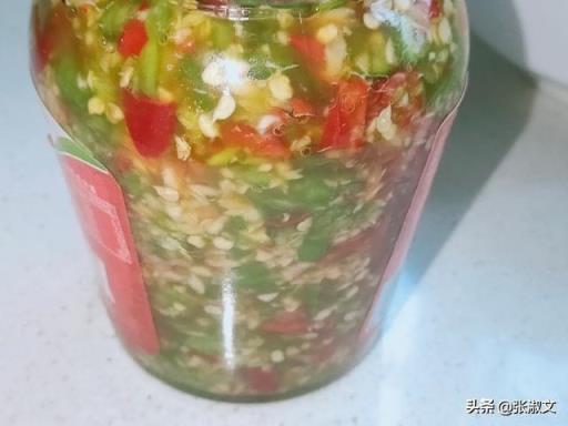 小米辣椒酱制作方法，自己在家做辣椒酱，健康实惠(图2)