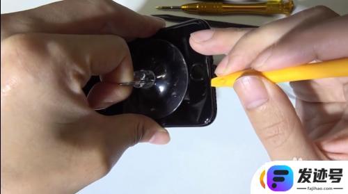 苹果手机怎么自己撬开？iPhone屏幕拆卸注意事项