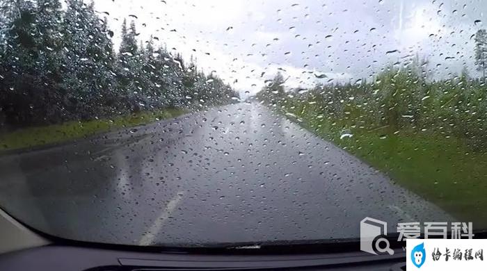 暴雨天怎么判断车有没有进水？下雨天如何判断发动机是否进水-图1