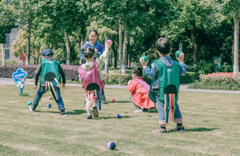 孩子上幼儿园不合群是怎么回事？孩子不合群家长怎么引导-图3