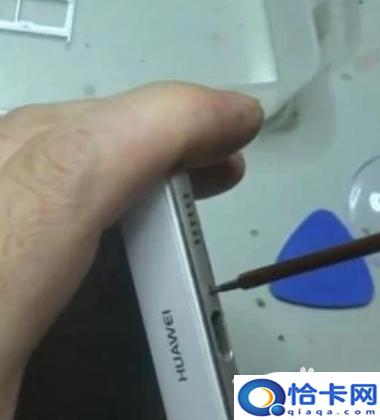 华为手机包裹怎么拆?华为手机后盖板拆卸工具