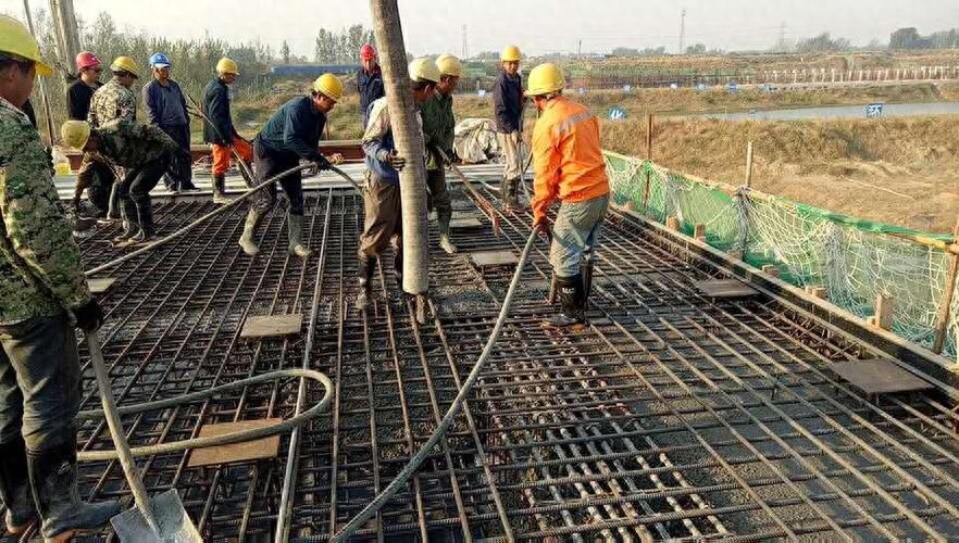 混凝土为什么分层浇筑？混凝土浇筑施工技术分析-图1