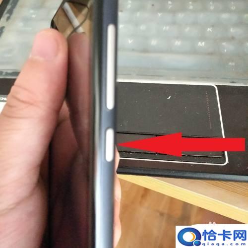 如何取出华硕手机电池?怎样拆卸不同品牌手机的电池