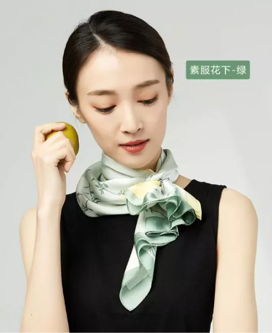 丝巾的打法白衬衣配丝巾的打法-图4