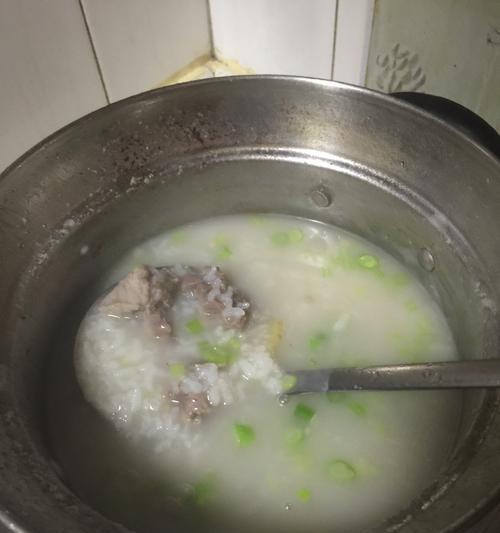 鱿鱼虾干排骨粥怎么做？有哪些步骤和技巧？-图2